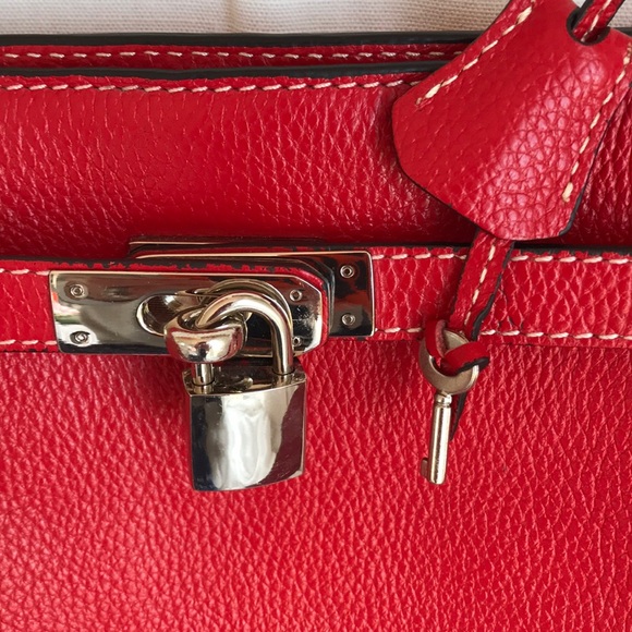 Red Pebbled Leather Shoulder Bag with Padlock - Picture 2 of 8